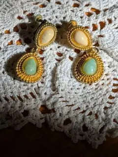 最終値下げ価格！ヴィンテージ　天然石風のイヤリング　50年以上前のもの