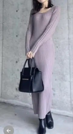 ニットワンピース　ロング丈　セクシー背中開き