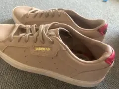 adidas ベージュ スエード スニーカー