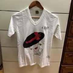 6 DAY プリント Vネック Tシャツのサムネイル