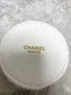 CHANELノベルティホワイトポーチ