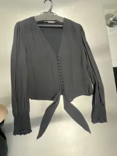 ZARA黒のシャーリング袖Vネックブラウス長袖