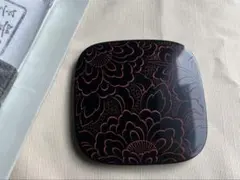 翡翠文鎮　と　輪島塗 沈朱牡丹の硯箱 Amazon.co.jp: 翡翠文鎮 と 輪島塗 沈朱牡丹の硯箱 : 文房具