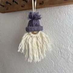 紫色の帽子のサンタオーナメント