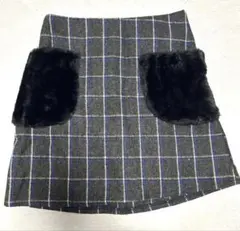 【美品】秋冬服　台形ミニスカート　ファーポケット付き　チェック柄　グレー黒