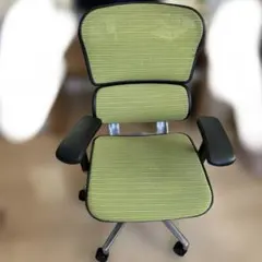 エルゴノミックメッシュオフィスチェア 緑可動肘