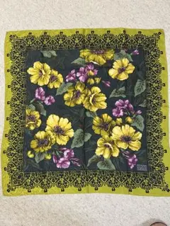 ⭐️ルチアーノ　ソプラーニ⭐️鮮やか花柄シルクスカーフ 87×85cm