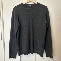 希少 UNIQLO ダークグレー M ストレッチカシミヤ Vネックセーター