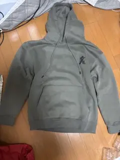 グレー フード付きパーカーとジョガーパンツセット