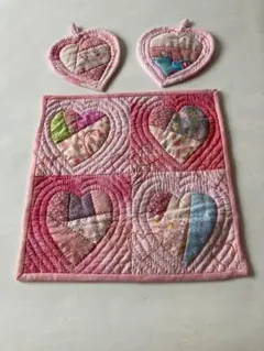 【ハンドメイド】　ピンク　ハート　パッチワークタペストリー&オーナメント２個のサムネイル
