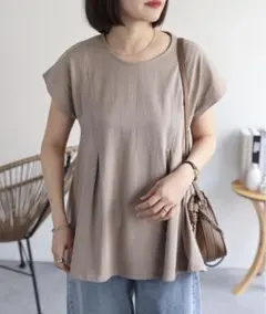【新品未使用】フロントタックペプラムTシャツ 裾フレアのサムネイル