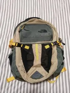 The North Face バックパック グレー/ベージュ/ブラック/イエロー