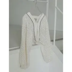 Volume Cutwork Blouse 62510423 anuke