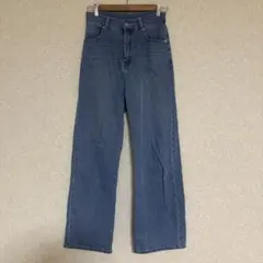 ストレートデニムのサムネイル