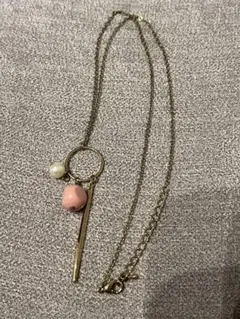 ピンクとホワイトのビーズネックレス