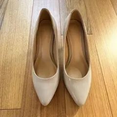 ベージュ ポインテッドトゥ ハイヒールのサムネイル