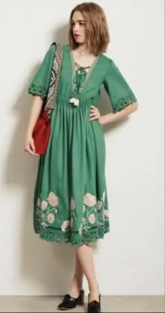 最終価額　美品リリーブラウン　フラワー刺繍ワンピース