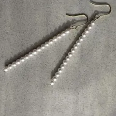 １4Kgf　3ミリ淡水パールを16粒連ねた全長74ミリのロングピアス