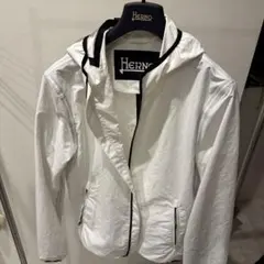 Herno フード付きホワイトナイロンジャケット