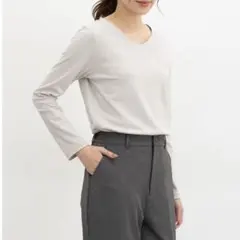 【Honeys（ハニーズ）】新品未使用！きれいめVネックTシャツ トップス