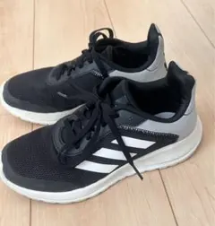 adidas 21.5センチ　レディース　スニーカー　子供靴　キッズスニーカー