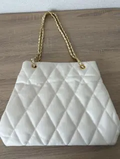 ホワイトキルティングトートバッグ 大容量