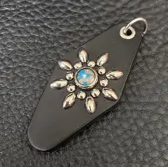 レザー キーホルダー ターコイズ スタッズ 茶芯 HTC RRL - メルカリ