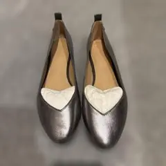 UGGメタリックグレー フラットパンプスのサムネイル