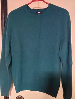 ユニクロ　毛100% クルーネックセーター、深緑　Mサイズ 男女兼用