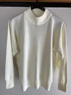 クリーム色 ハイネック ニットセーター　婦人服　シニア服　カシミヤタッチ