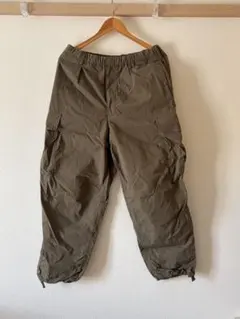 UNIQLO ワイドフィットパラシュートカーゴパンツ