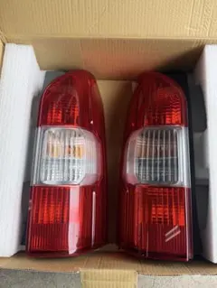 ま*ん様 トヨタ 200系ハイエーステールランプ左右セット - メルカリ