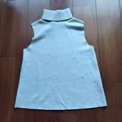 ZARA アイボリー ノースリーブセーター M