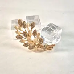 ゴールド リーフ ブローチ 上品 エレガント フォーマル 結婚式 入学式 卒業式