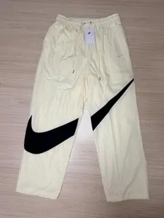 新品　ナイキ(NIKE)　ビッグスウッシュ ウーブンパンツ　撥水加工　Lクリーム