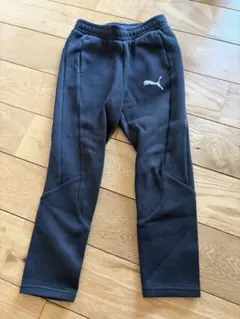 PUMA 黒ジャージ長ズボン128cm （120〜130）