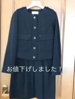 ノーカラージャケットスーツのサムネイル