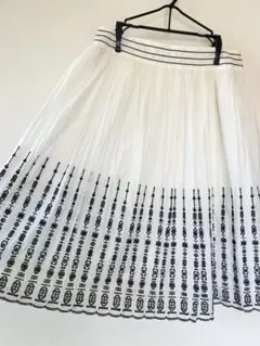 VIVIENNE TAM　刺繍　ギャザープリーツスカート　日本製のサムネイル