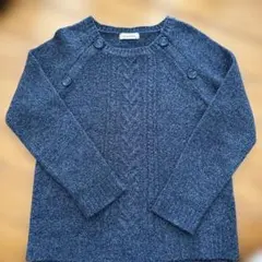 ダークグレー ボタン付きニットセーター