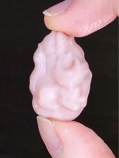 ピンクオパール　天然石　九尾狐　キツネ　アクセサリー　パーツ　カービング