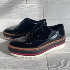 ZARA スタッズ 厚底 エナメルローファー 黒 35（22.5cm相当）