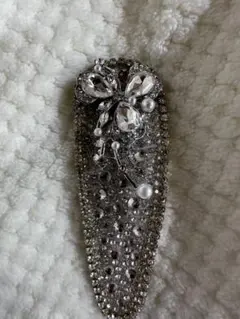 エレガントなクリスタルヘアピン