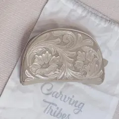 Carving Tribes エンボス　花柄　ポーチのサムネイル