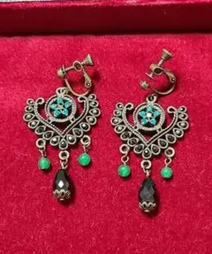 金古美　鮮やかな水色ラインストーン　グリーンと黒ビーズ　イヤリング　ヴィンテージ