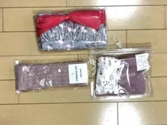 ベビーエプロン、スタイ、レッグウォーマーのセット