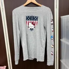 A1.HELLO KITTY × TEAM USA コラボ長袖Tシャツ グレー