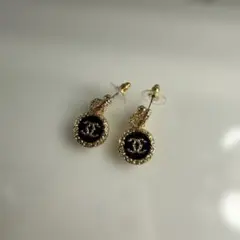 CCロゴピアス　ブラック　ゴールド