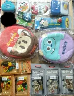 ディズニー　ミッキーシリーズ、モンスターインクのストラップ、キーホルダー等14種