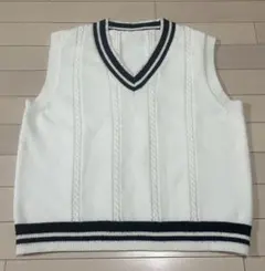 ケーブル編みVネックニットベスト