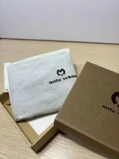 【新品未使用・箱付き】mila schön ミラショーン 二つ折り財布 ブラウンのサムネイル